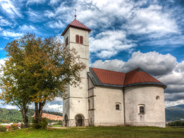 Die Kirche des Hl. Wolfgang in Zelše