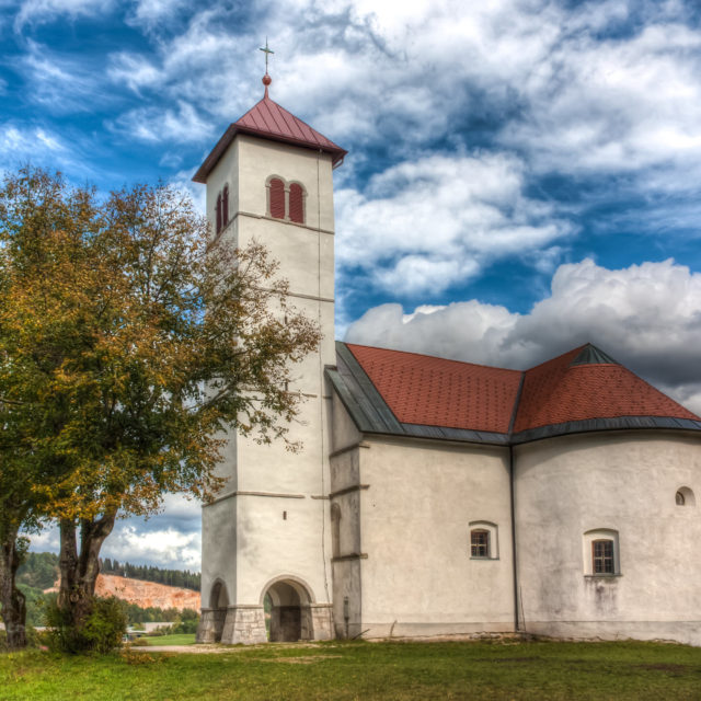 Die Kirche des Hl. Wolfgang in Zelše