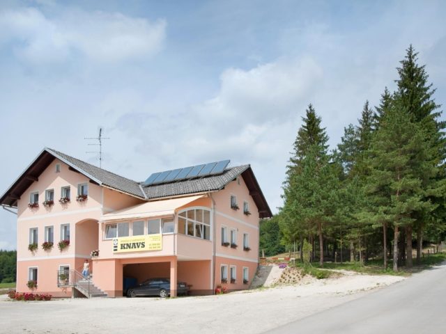 Knavs Farm