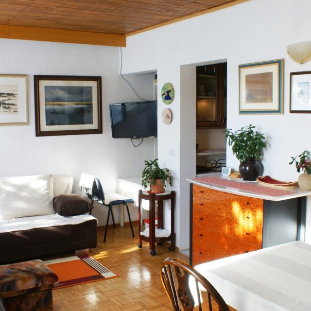 Apartment near Cerknica Lake